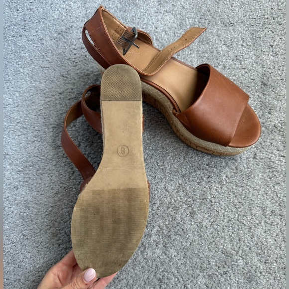 Universal Thread Cognac/Cream Bailey
Platform Wedges - Picture 4 of 5